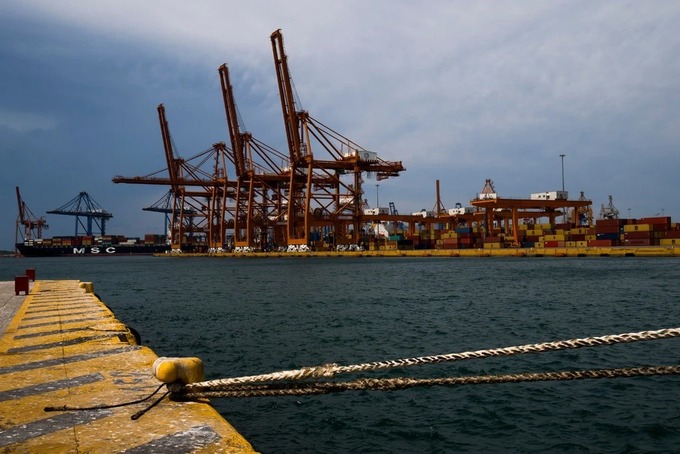Cảng Piraeus (Hy Lạp) sở hữu bởi Cosco (Trung Quốc). Ảnh: NYT Cảng Piraeus (Hy Lạp) sở hữu bởi Cosco (Trung Quốc). Ảnh: NYT