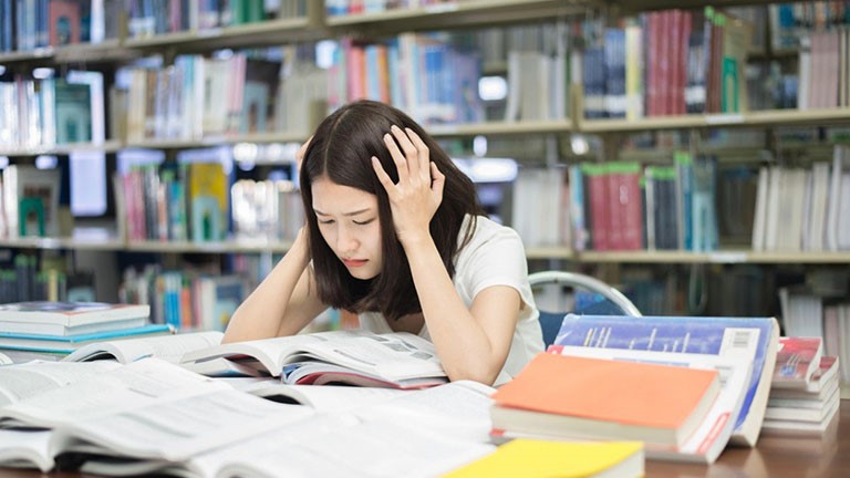 'Trẻ đi học vì thành tích khổ sở như người lớn đi làm vì tiền'