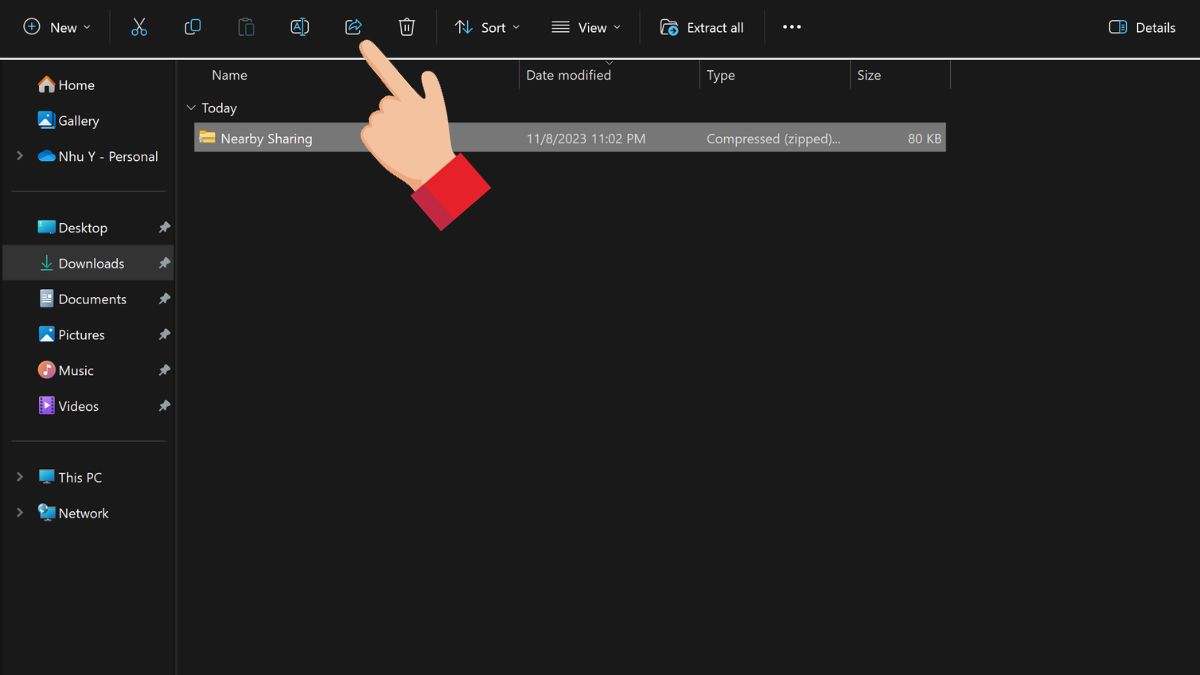 Nhấn vào biểu tượng Share ở trên thanh công cụ của File Explorer ở phía trên