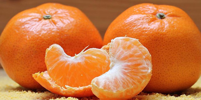Nên tận dụng cả bã múi cam để tăng lượng chất xơ.