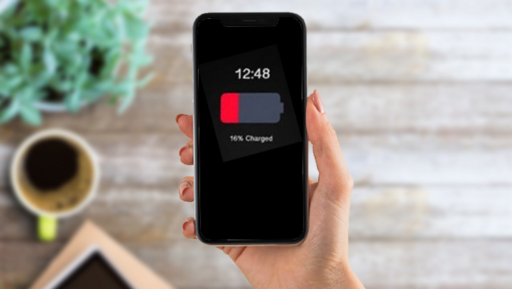 Vì sao iPhone bị tụt pin khi để qua đêm?