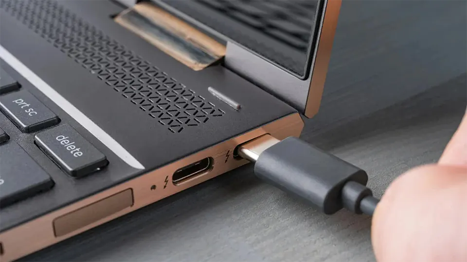 Cắm USB-C tưởng đơn giản nhưng nhiều người vẫn dùng sai