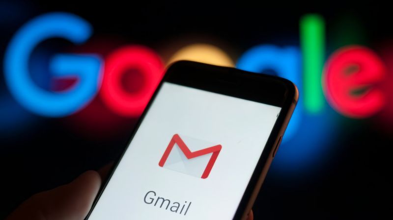 Google đã cảnh báo hàng tỉ người dùng Gmail về nguy cơ bị lừa đảo. Ảnh: The Sun