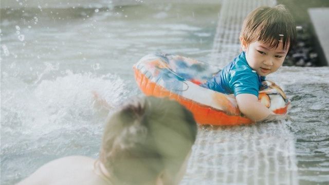5 nguyên tắc phụ huynh phải khắc cốt ghi tâm khi cho trẻ xuống nước