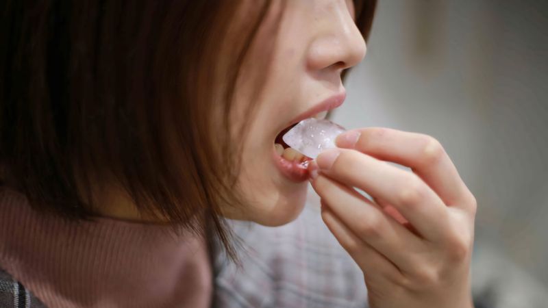 Ăn đá lạnh mùa nắng nóng, &quot;đã miệng&quot; nhưng có hại sức khỏe?