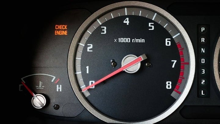 Lý do không nên cố chạy xe lúc gần hết nhiên liệu