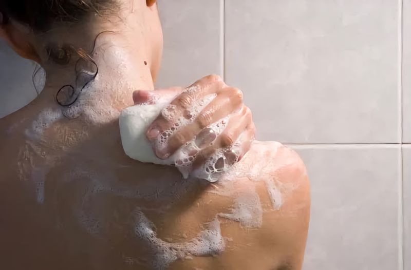 5 thói xấu ngay sau ăn nên bỏ: Tắm ngay sau khi ăn